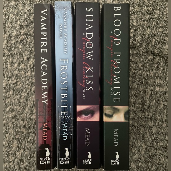 Vampire Academy Books 1-4 by Richelle Mead - Picture 1 of 2